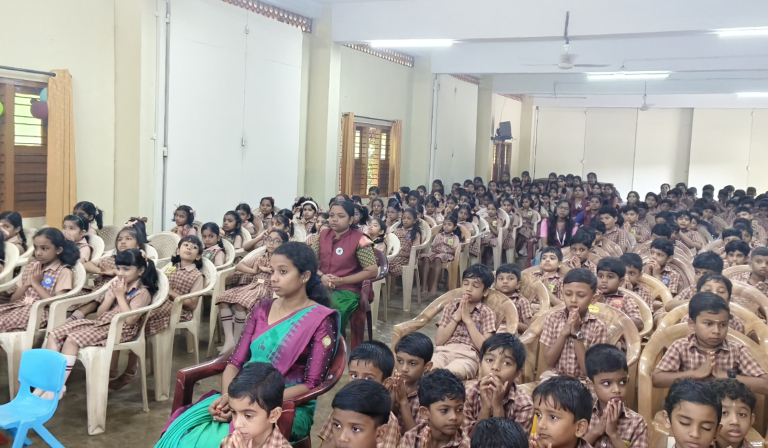 Embracing the Essence of Ramayana: Celebrating Karkadaka Month at Amrita Vidyalayam, Manjeri