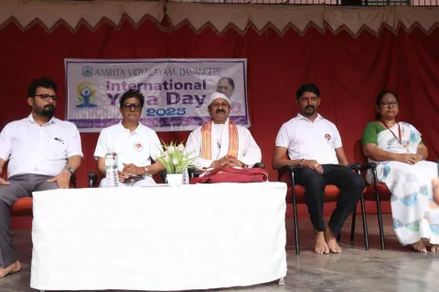 International Yoga Day celebrates at Amrita Vidyalayam, Davanagere 