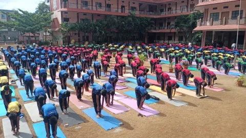 International Yoga Day celebrates at Amrita Vidyalayam, Davanagere 