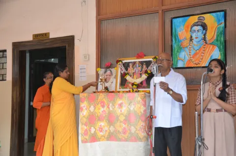 Lightning The Lamp Of Wisdom (Ramayana Masam)