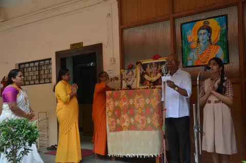 Lightning The Lamp Of Wisdom (Ramayana Masam)