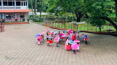 Amrita Vidyalayam, Ernakulam joyfully celebrated Umbrella Day and Pink Day
