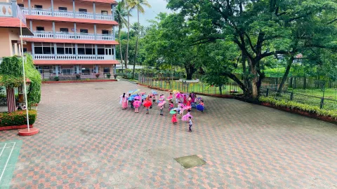 Amrita Vidyalayam, Ernakulam joyfully celebrated Umbrella Day and Pink Day