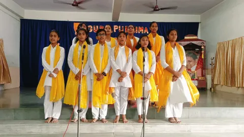 Amrita Vidyalayam, Lucknow, celebrated Guru Purnima - 2025