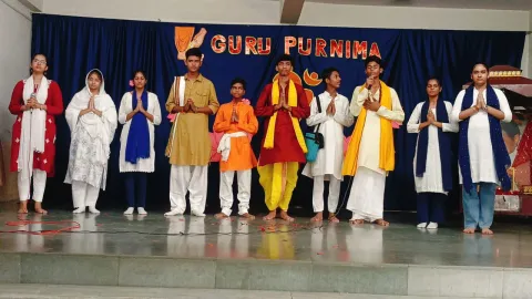 Amrita Vidyalayam, Lucknow, celebrated Guru Purnima - 2025