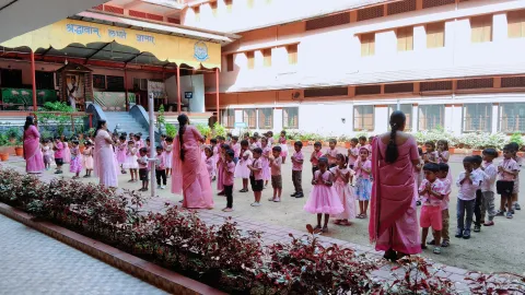 Amrita Vidyalayam, Pathanamthitta joyfully celebrated Umbrella Day and Pink Day