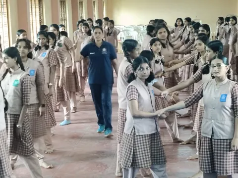 Self Defense Training for girls by Kerala Police