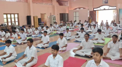 international-yoga-day-celebrated-at-amrita-vidyalayam-pandalam