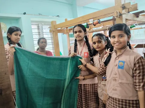 Amrita Vidyalayam, Pathanamthitta celebrated National Handloom Day 2025