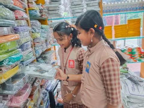 Amrita Vidyalayam, Pathanamthitta celebrated National Handloom Day 2025